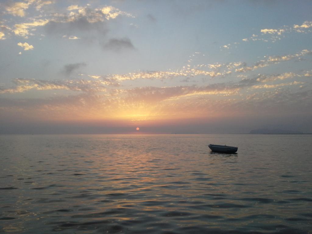 Sunrise Stagnone - Kitesurf Spot Acomodação com café da manhã Marsala Exterior foto